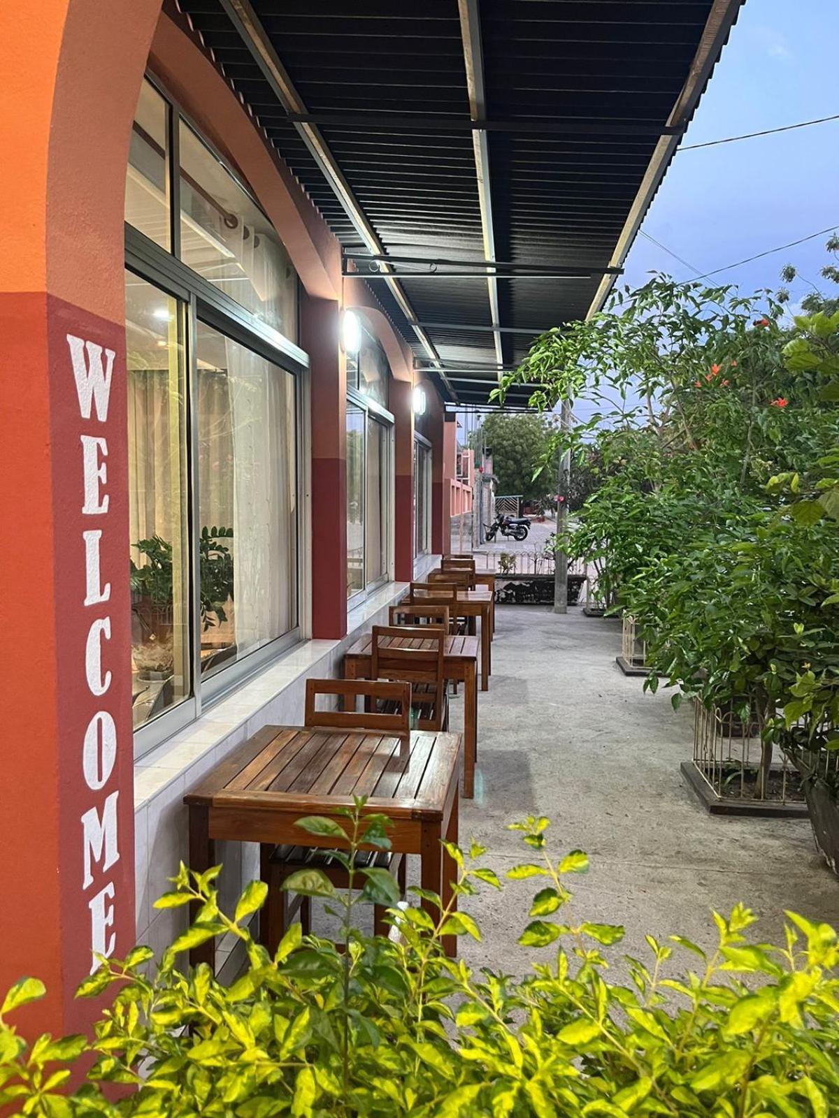 Hotel Menabe موروندافا المظهر الخارجي الصورة